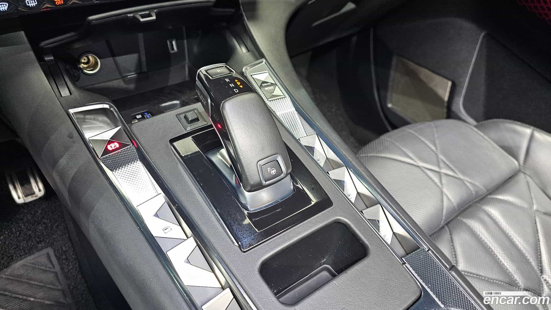 DS7 Citroen-DS 2021.2-INNER-009