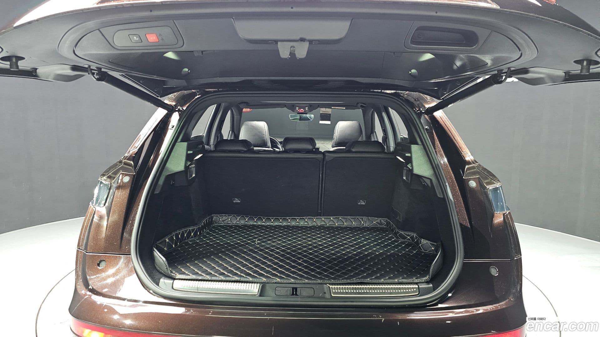 Main__Slider__Photo:DS7 Citroen-DS 2021.2-19