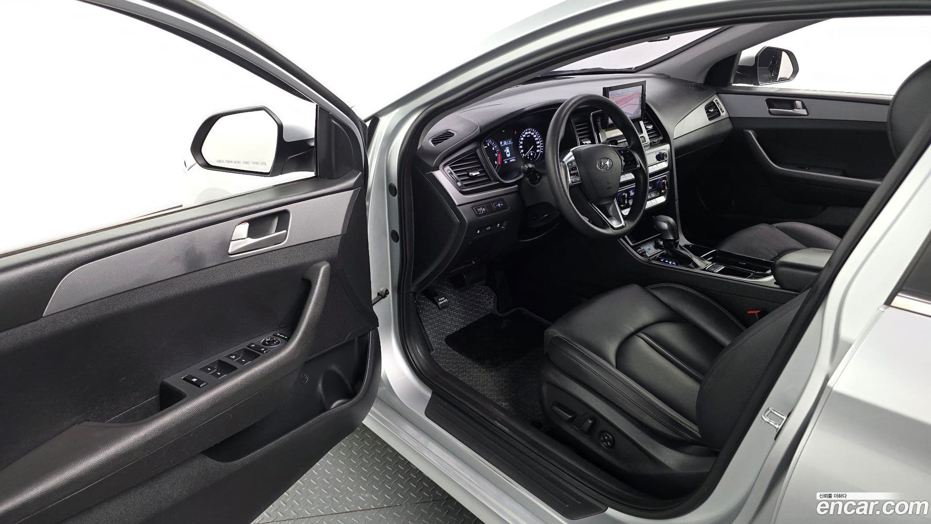 Main__Slider__Photo:Sonata Hyundai 2017.8-10