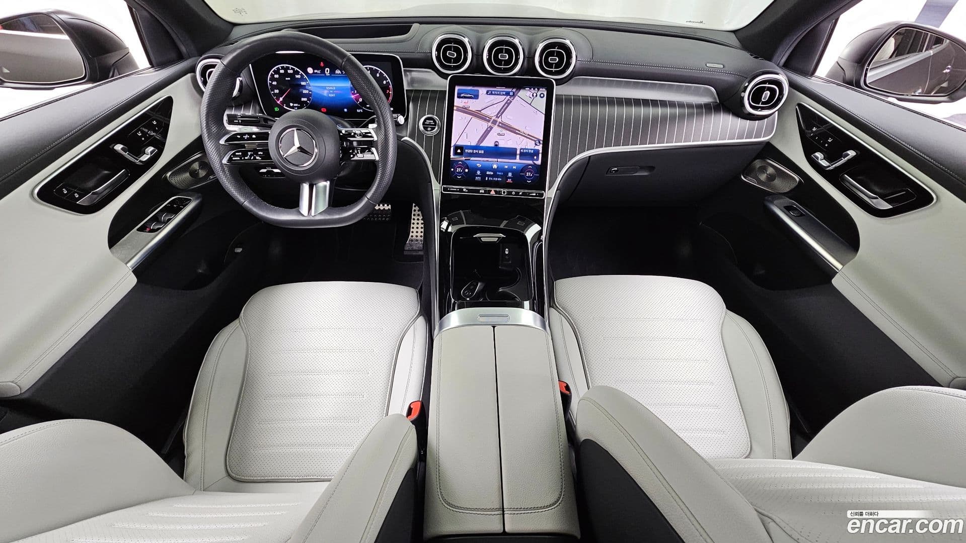 Main__Slider__Photo:GLC-Class Mercedes-Benz 2023.11-6