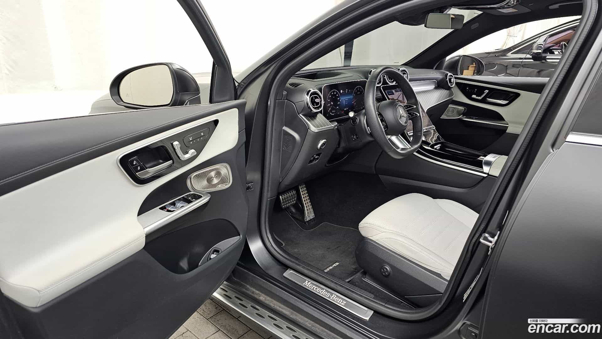 GLC-Class Mercedes-Benz 2023.11-INNER-010