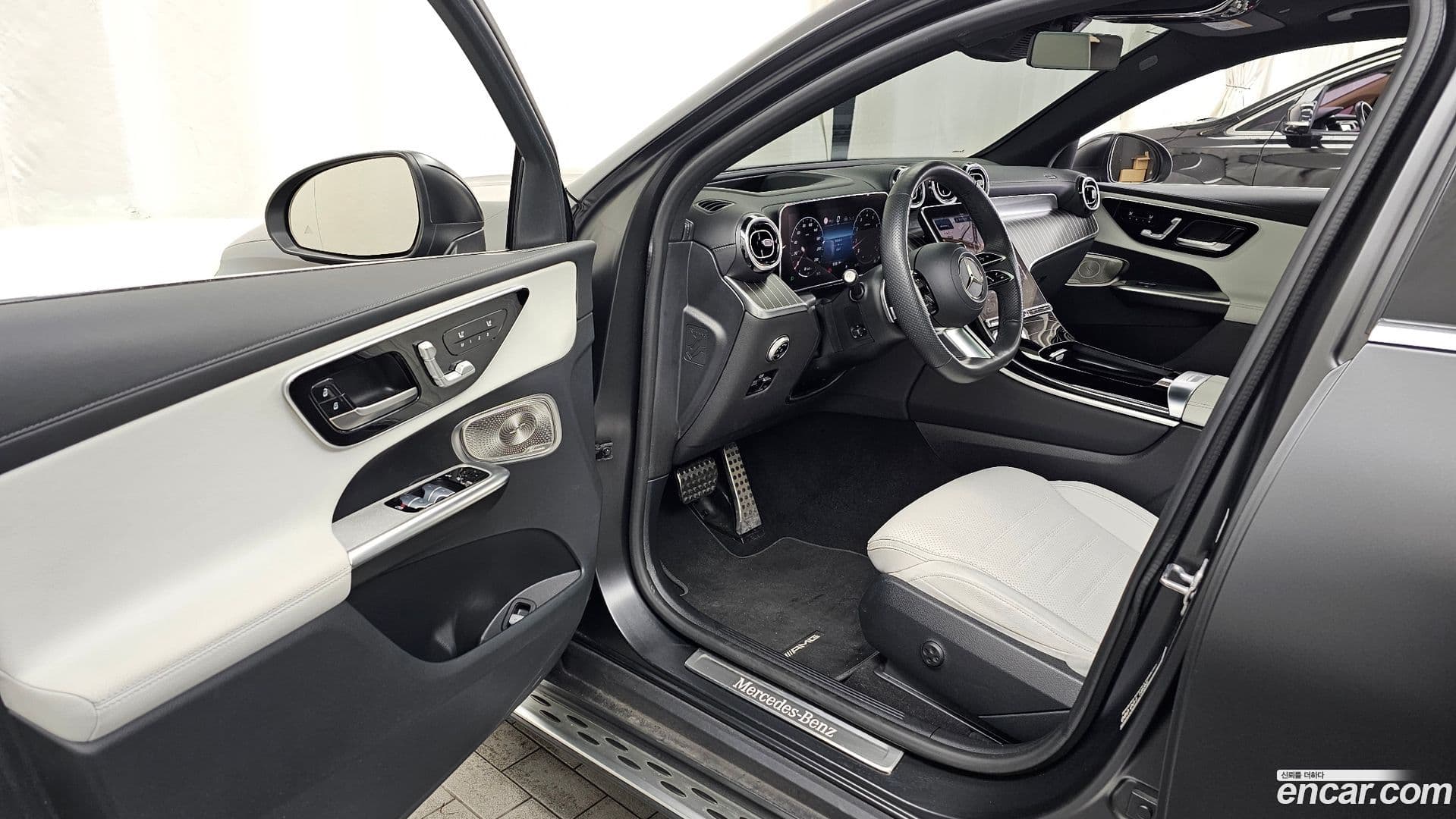 Main__Slider__Photo:GLC-Class Mercedes-Benz 2023.11-9