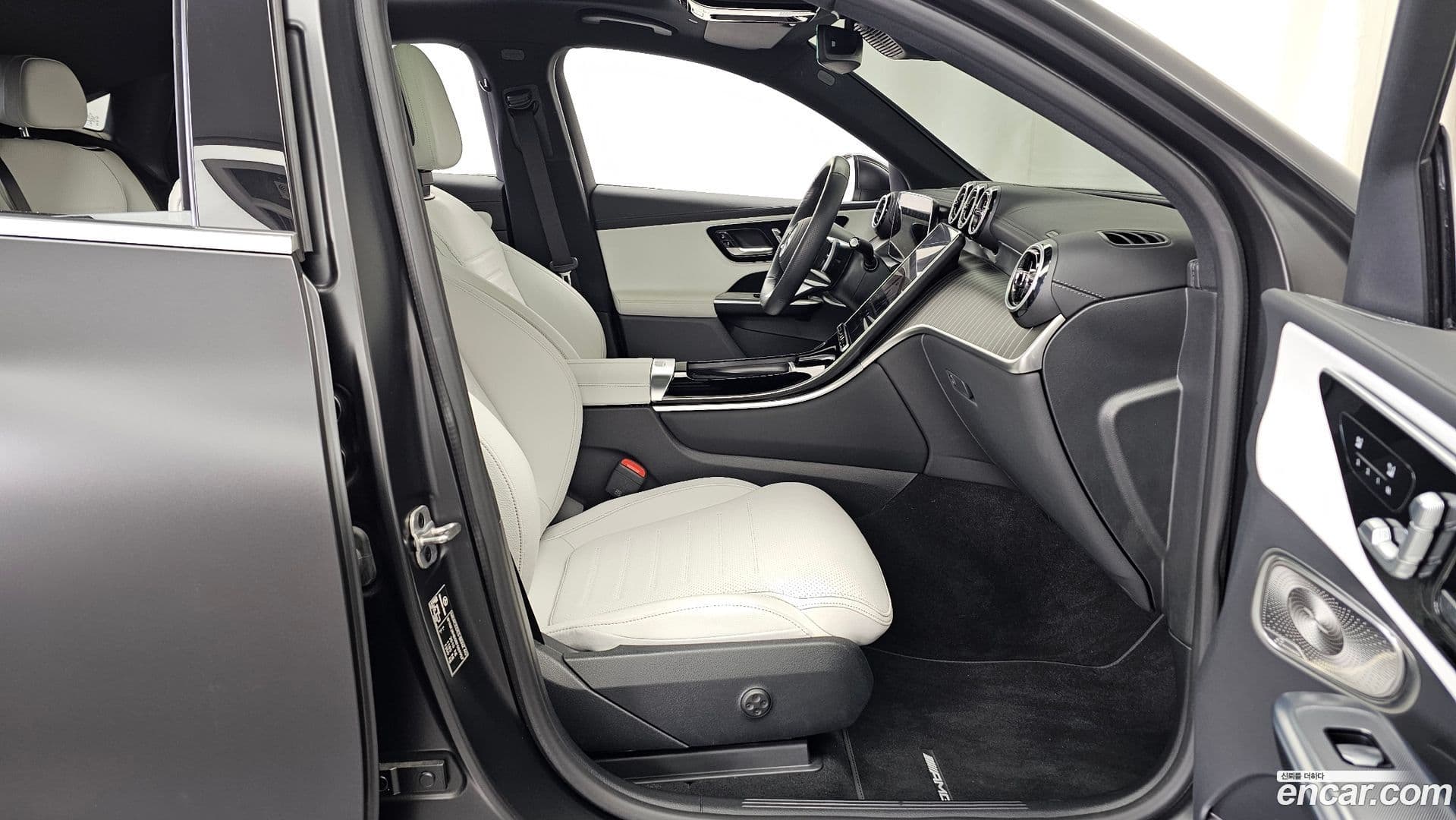 Main__Slider__Photo:GLC-Class Mercedes-Benz 2023.11-10