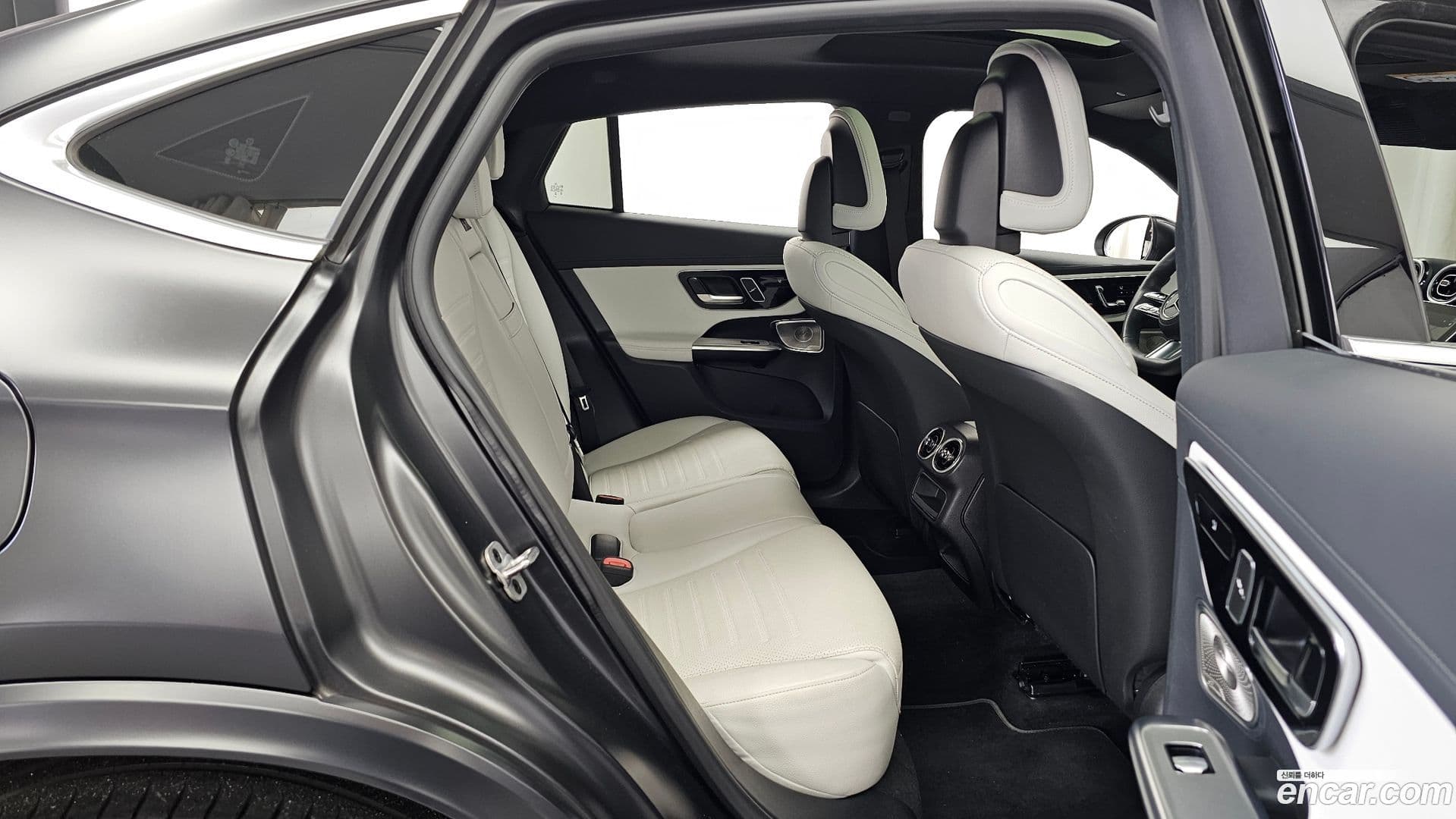 Main__Slider__Photo:GLC-Class Mercedes-Benz 2023.11-11