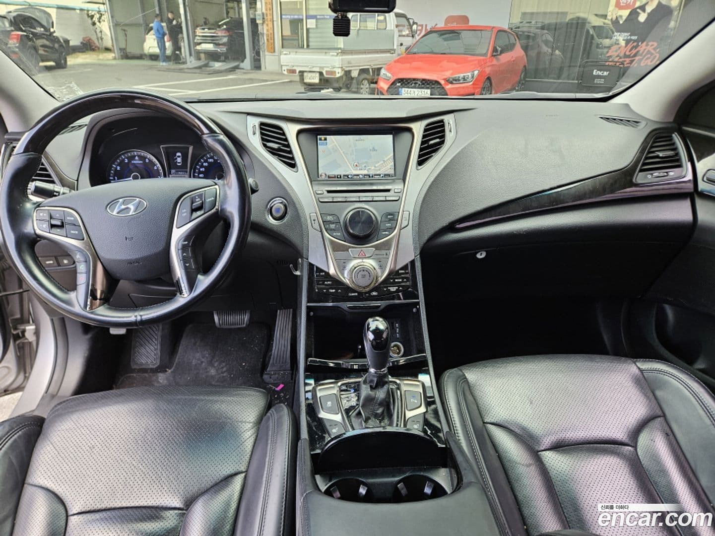 Main__Slider__Photo:Grandeur Hyundai 2011.1-4