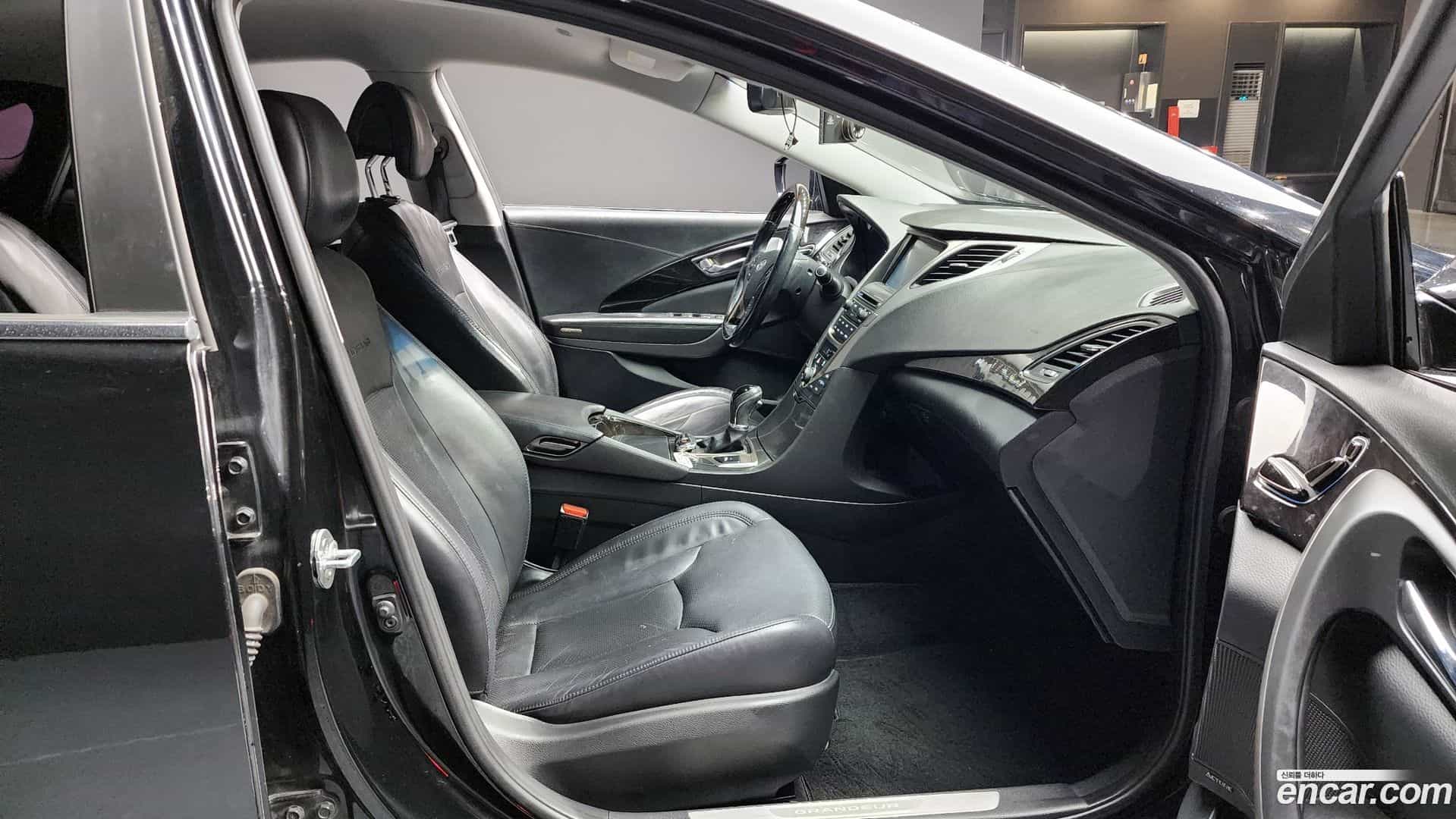 Grandeur Hyundai 2014.1-INNER-010