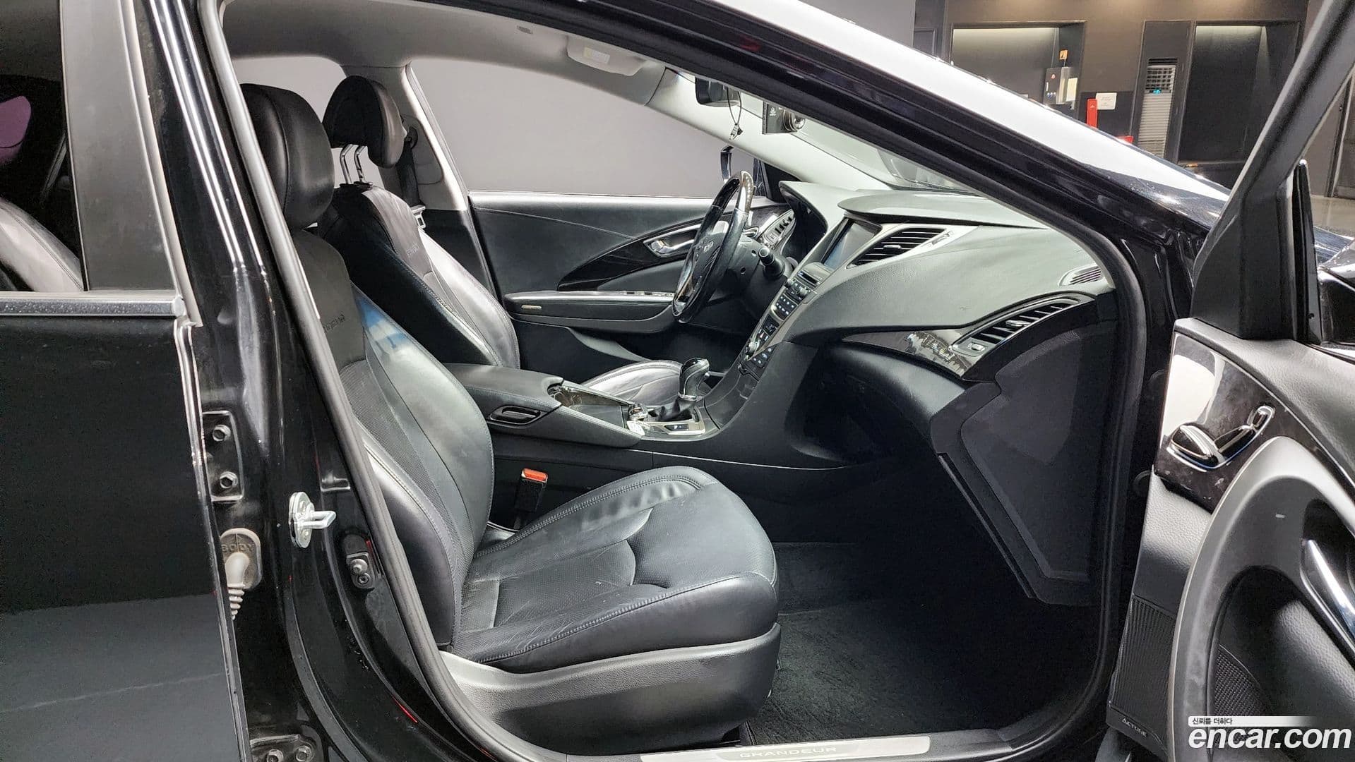 Main__Slider__Photo:Grandeur Hyundai 2014.1-9