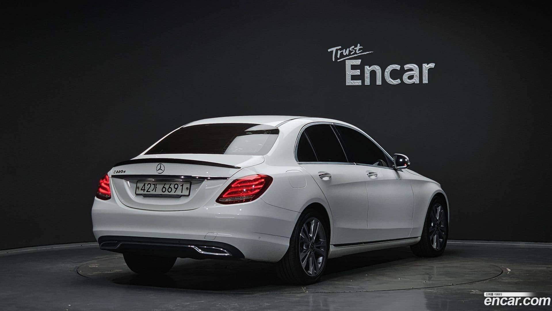 Main__Slider__Photo:C-Class Mercedes-Benz 2017.8-1