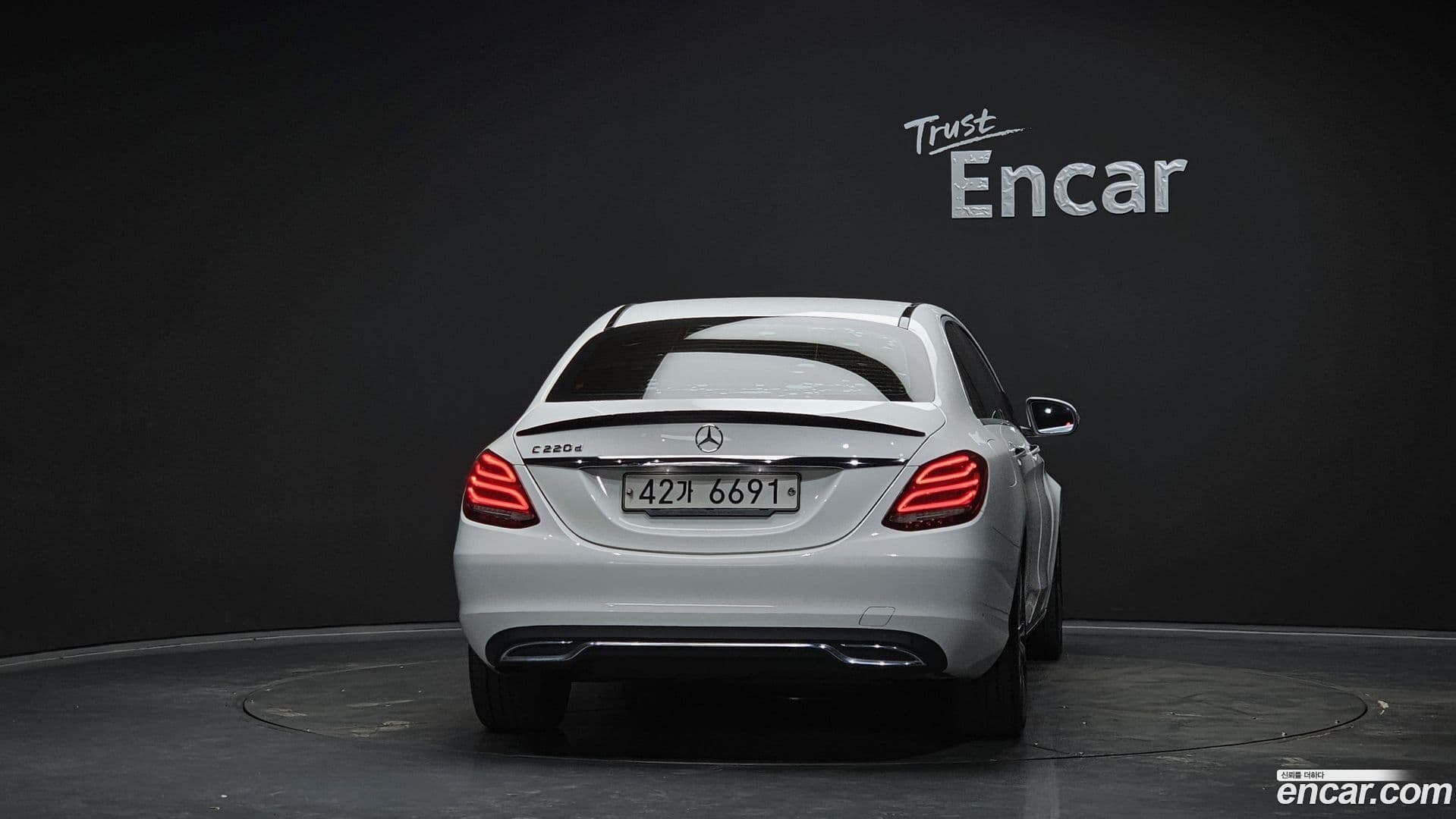 Main__Slider__Photo:C-Class Mercedes-Benz 2017.8-3