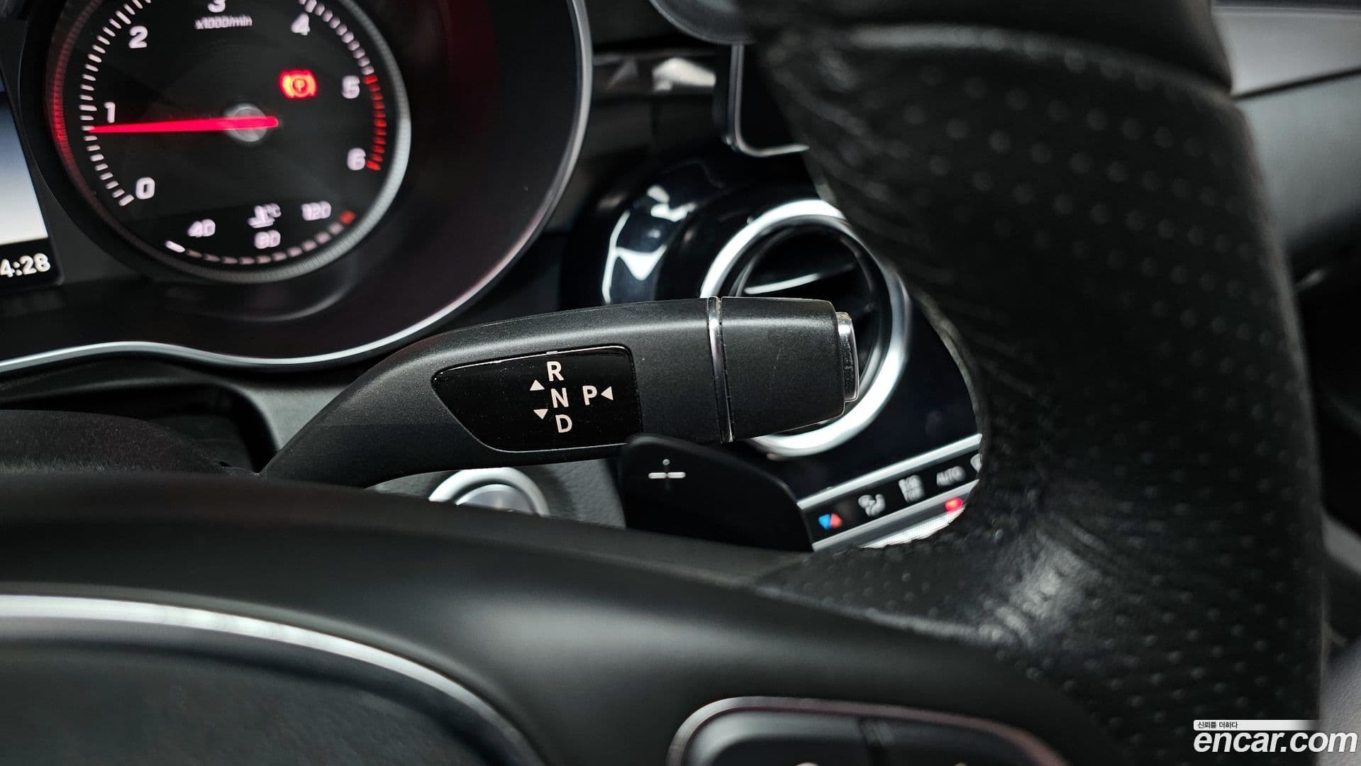 Main__Slider__Photo:C-Class Mercedes-Benz 2017.8-8