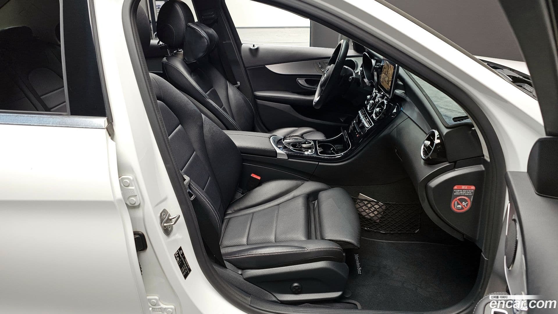 Main__Slider__Photo:C-Class Mercedes-Benz 2017.8-9