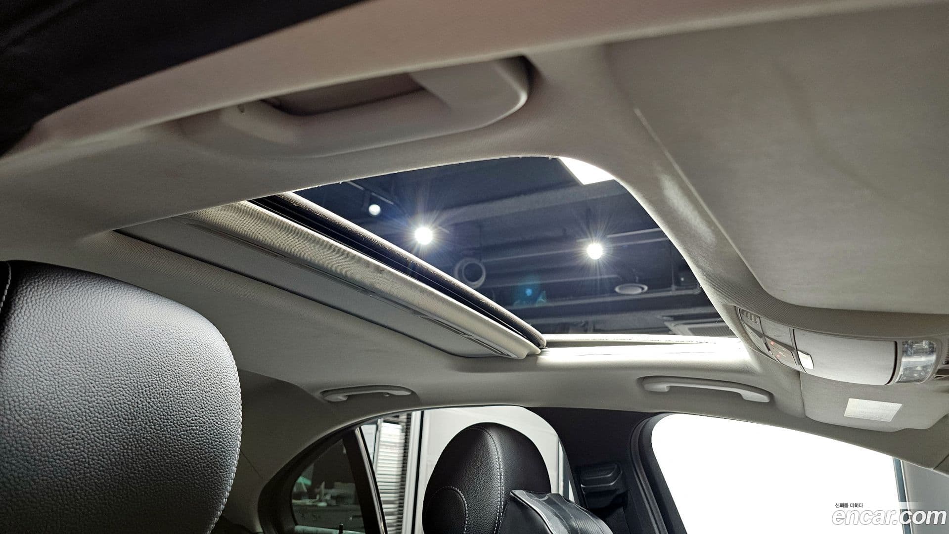 Main__Slider__Photo:C-Class Mercedes-Benz 2017.8-18