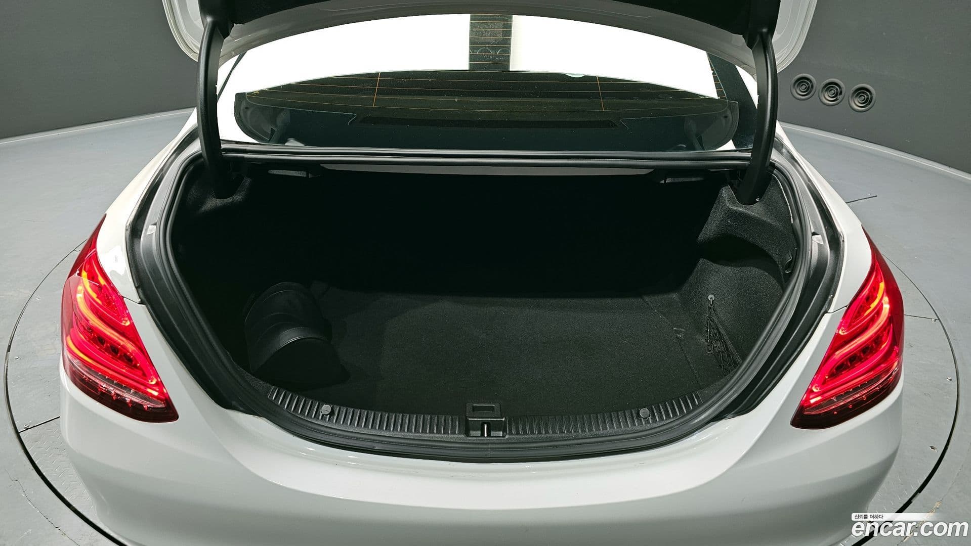 Main__Slider__Photo:C-Class Mercedes-Benz 2017.8-19