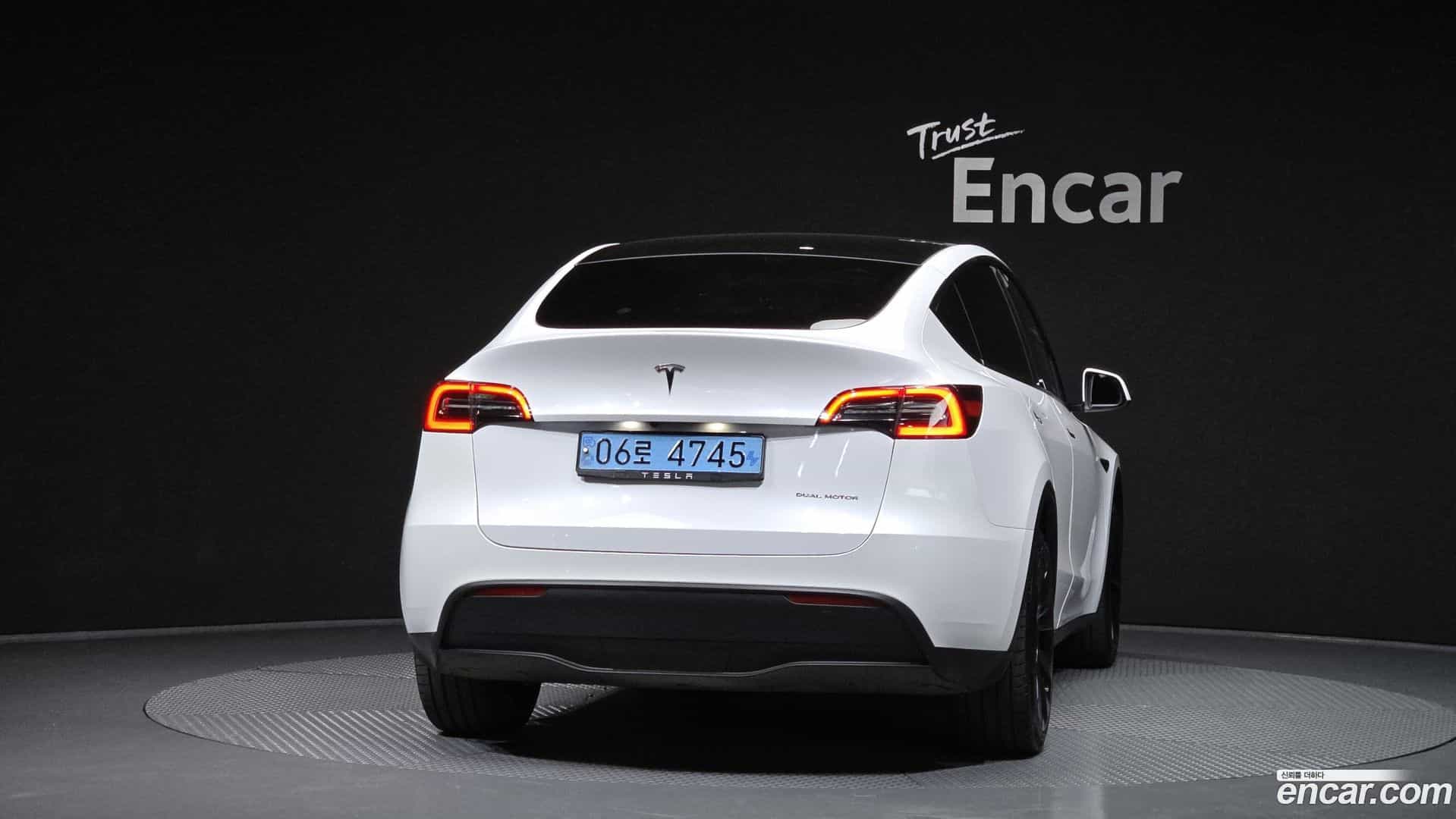 Model Y Tesla 2023.5-OUTER-004