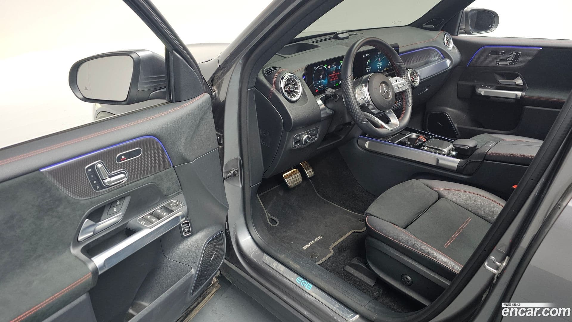 Main__Slider__Photo:EQB Mercedes-Benz 2024.0-9