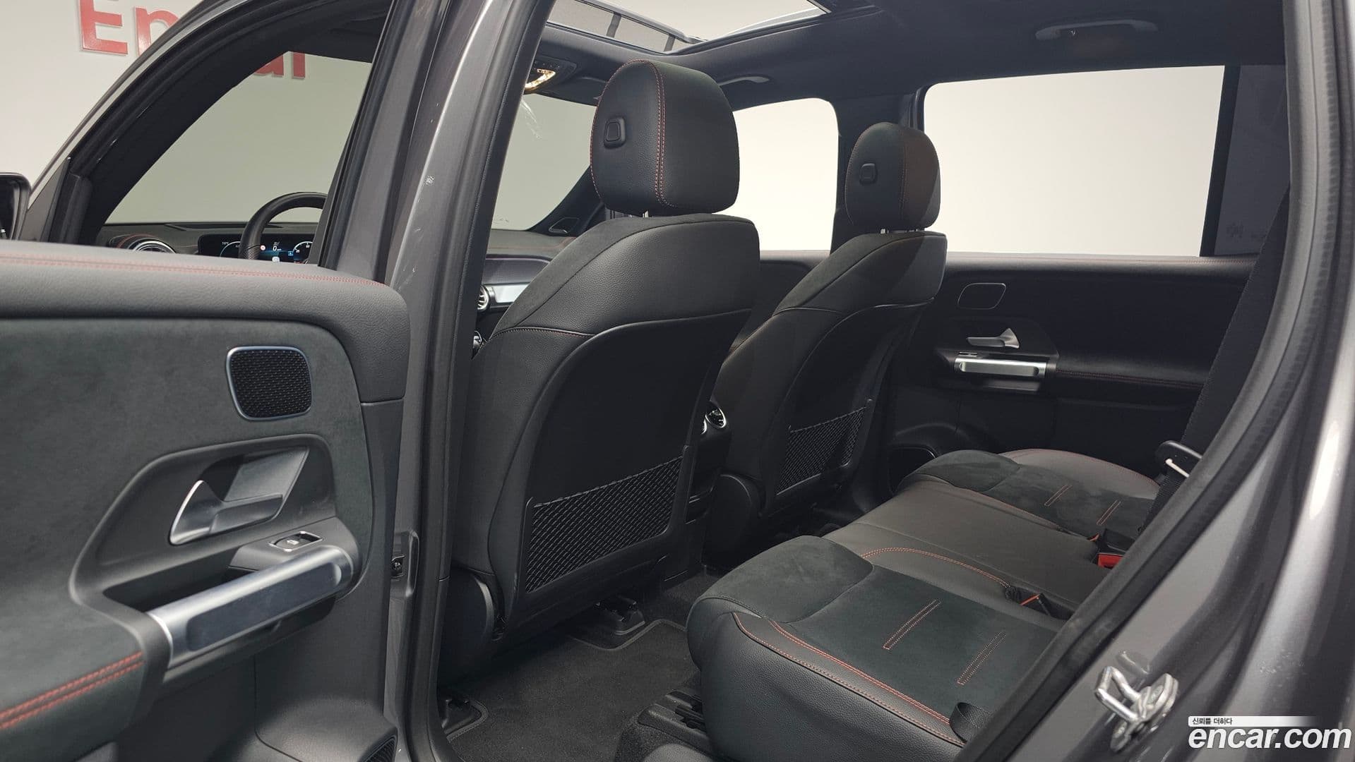 Main__Slider__Photo:EQB Mercedes-Benz 2024.0-10