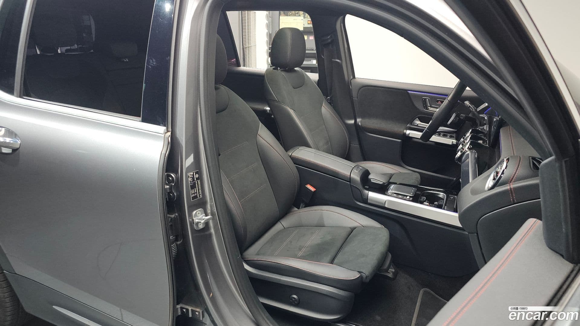 Main__Slider__Photo:EQB Mercedes-Benz 2024.0-11