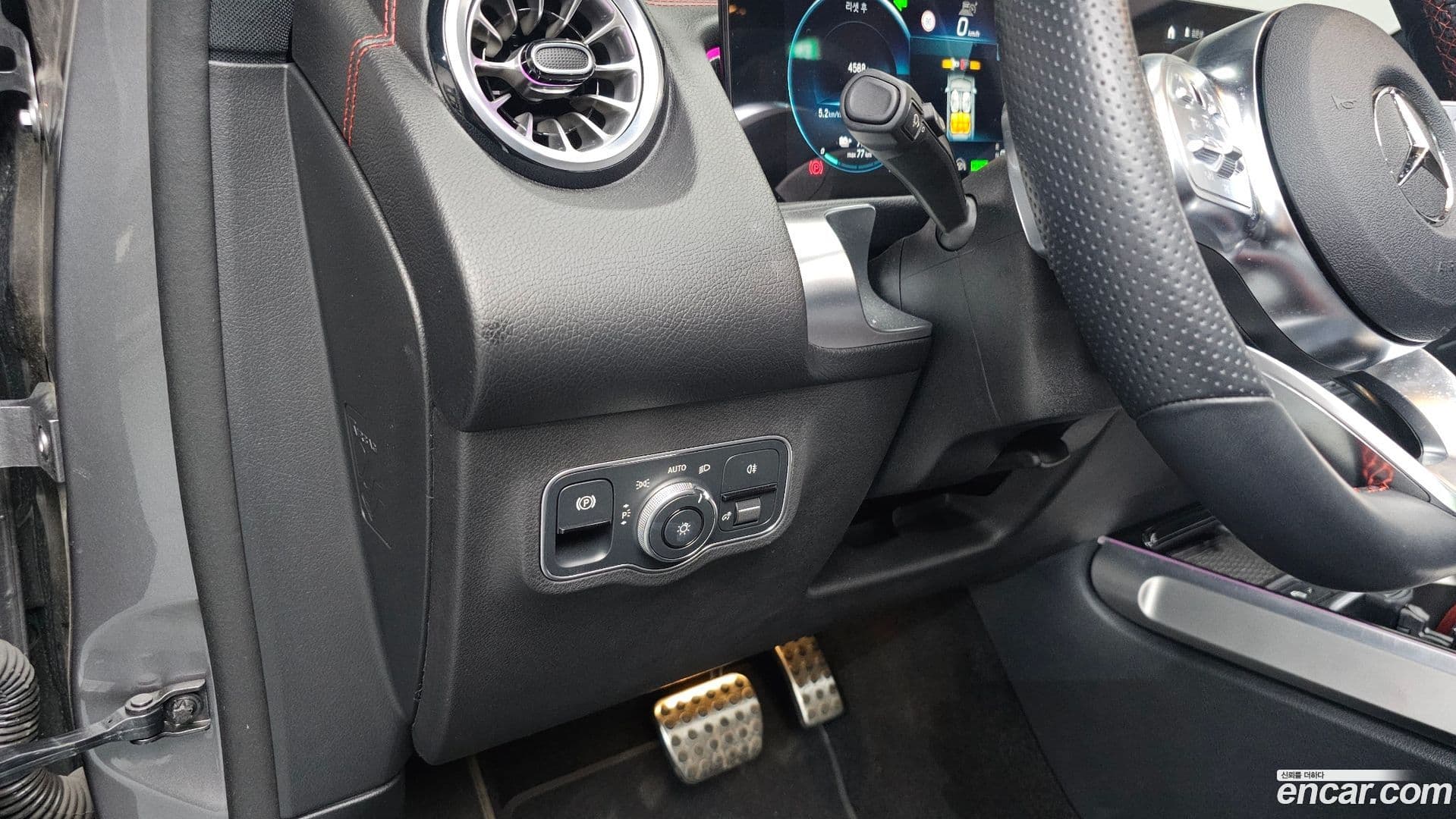 Main__Slider__Photo:EQB Mercedes-Benz 2024.0-12