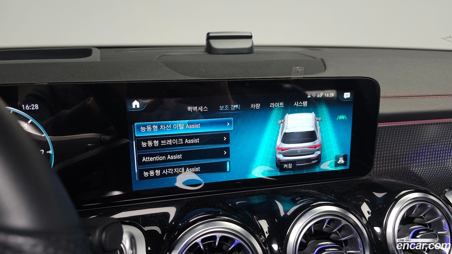 Main__Slider__Photo:EQB Mercedes-Benz 2024.0-16