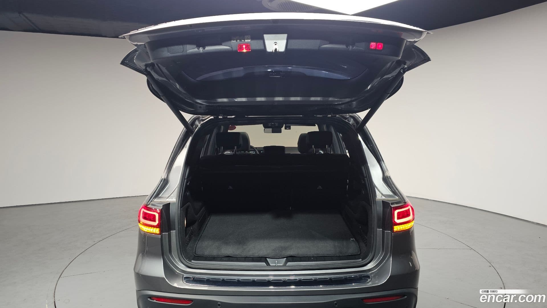 Main__Slider__Photo:EQB Mercedes-Benz 2024.0-19