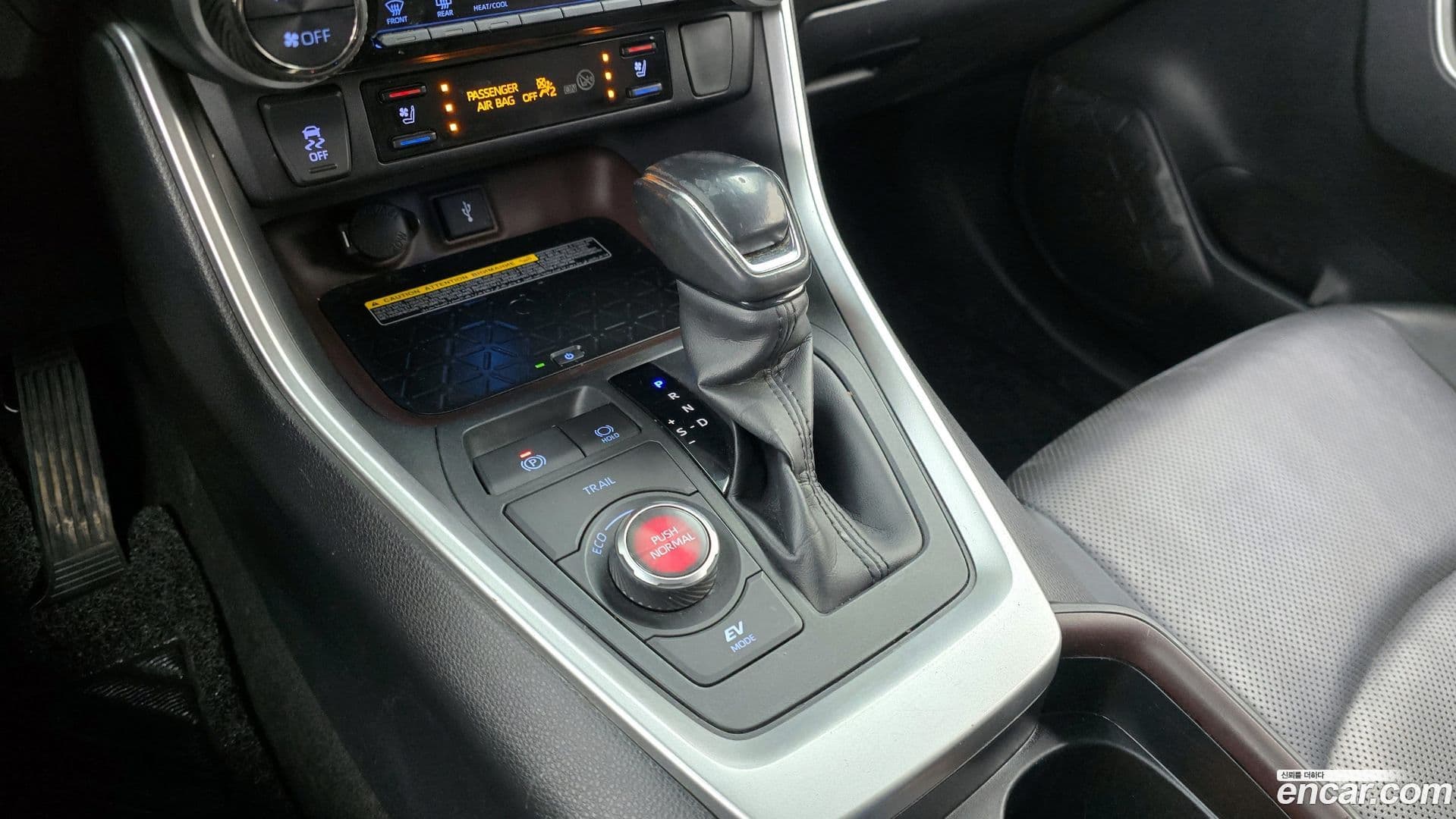 Main__Slider__Photo:RAV4 Toyota 2020.1-8