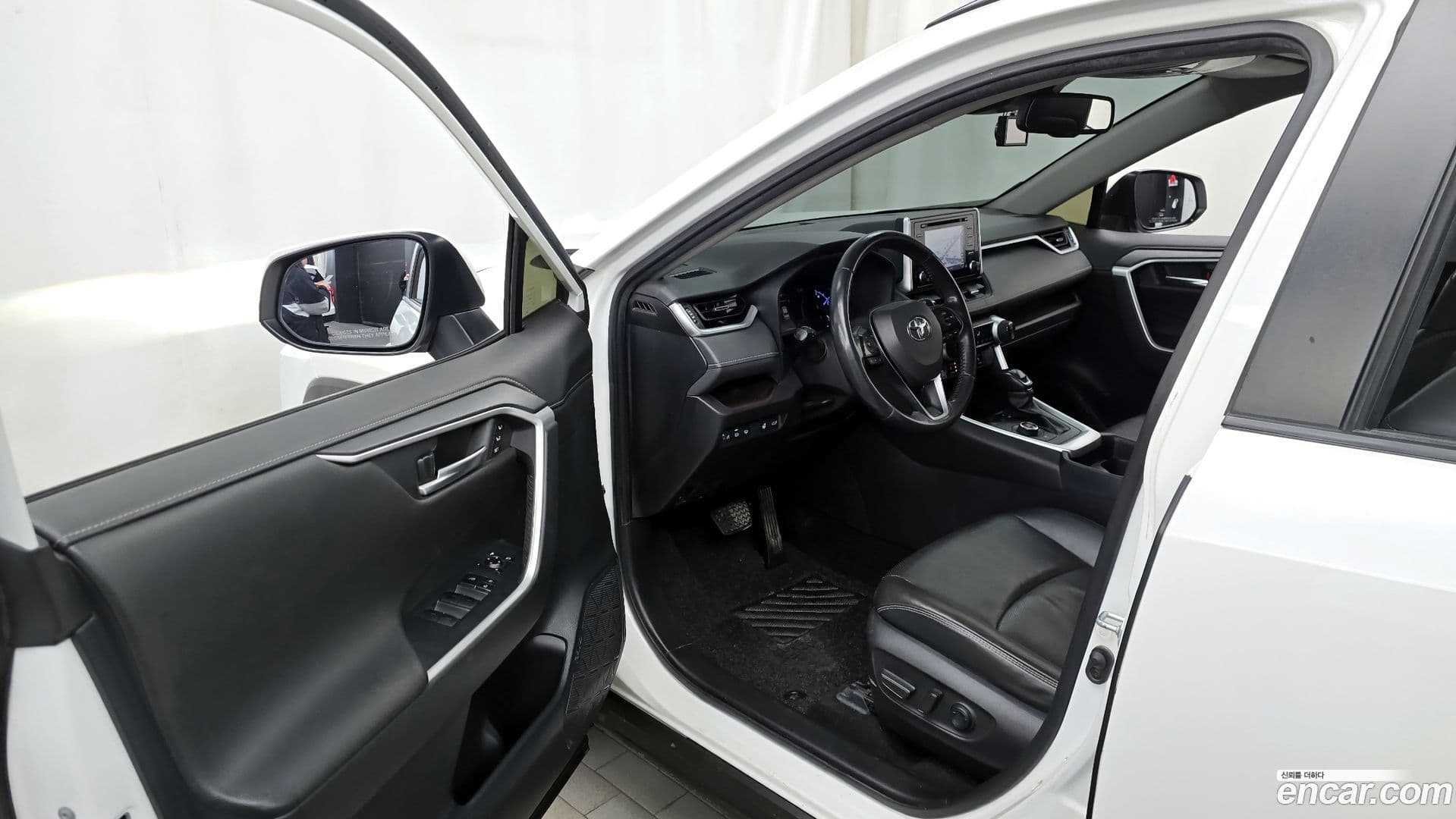 Main__Slider__Photo:RAV4 Toyota 2020.1-9