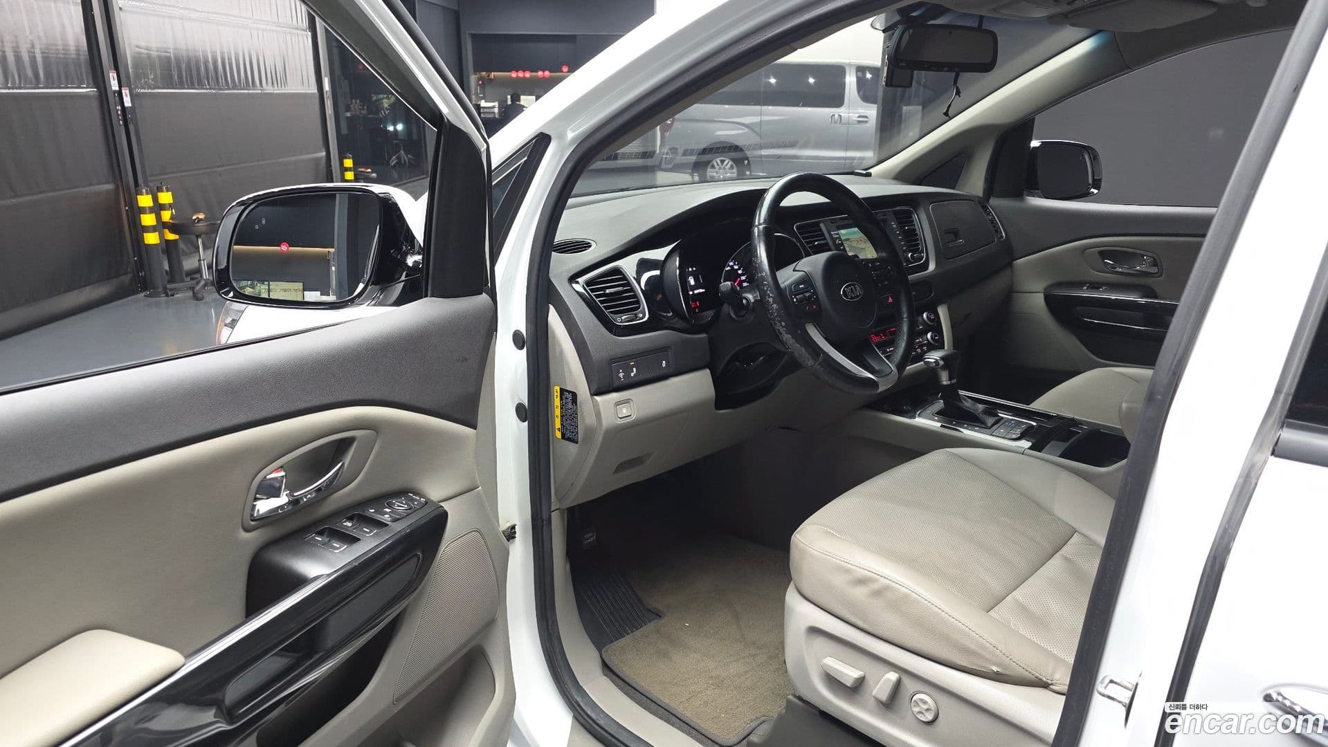 Main__Slider__Photo:Canival Kia 2017.9-9