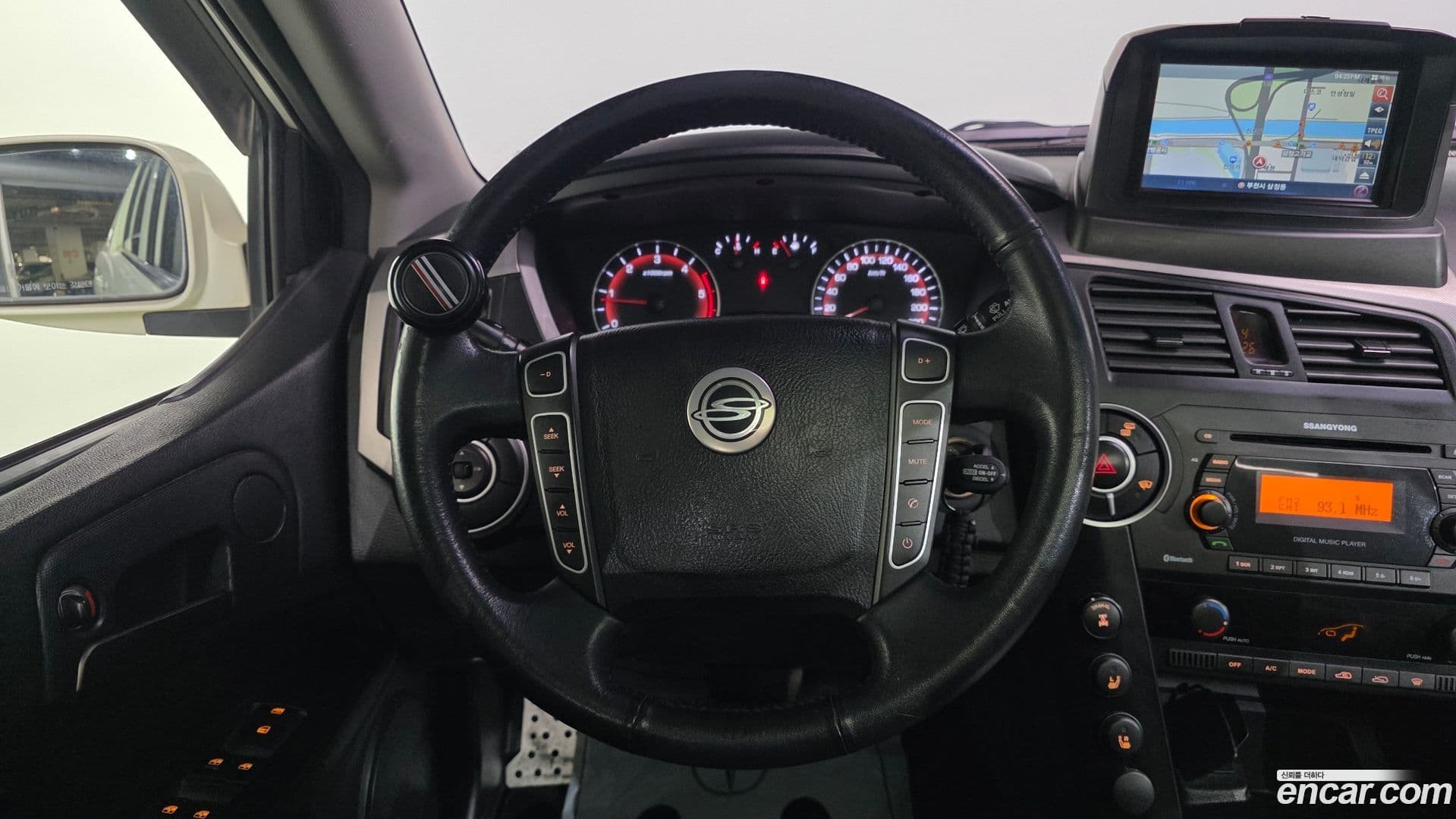 Main__Slider__Photo:KORANDO KG_Mobility_Ssangyong 2013.9-12