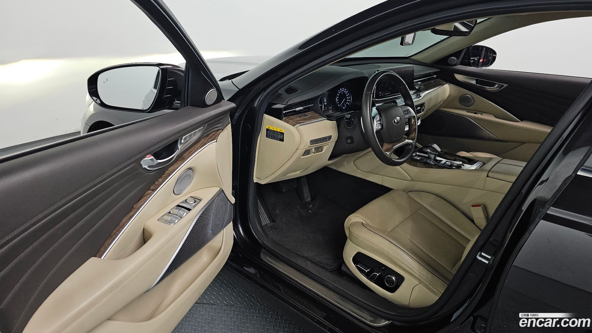 Main__Slider__Photo:K9 Kia 2018.4-0