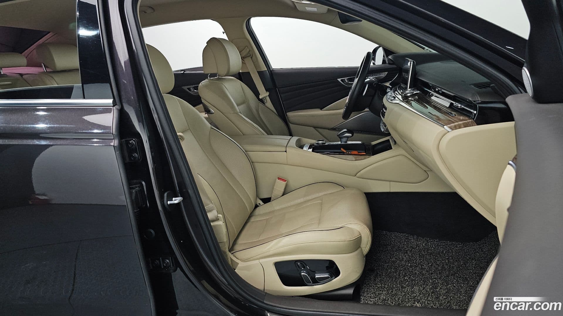 Main__Slider__Photo:K9 Kia 2018.4-9