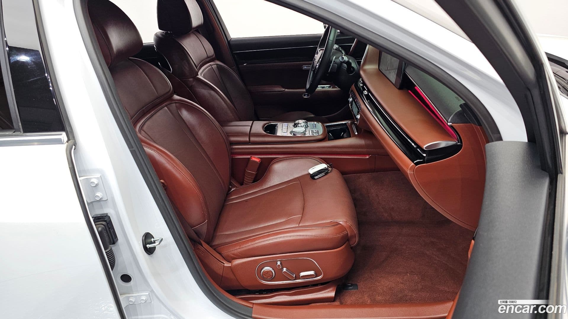 Main__Slider__Photo:G90 Genesis 2022.3-9