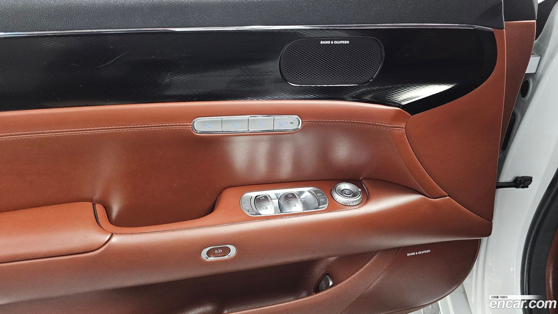 Main__Slider__Photo:G90 Genesis 2022.3-17