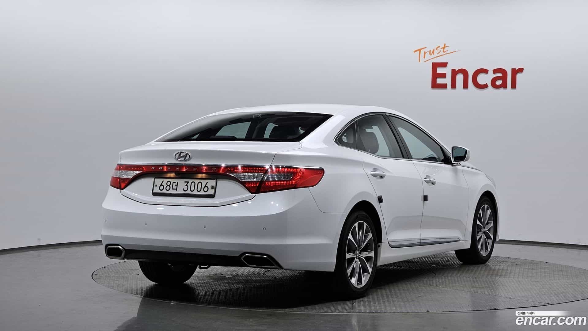 Grandeur Hyundai 2014.11-OUTER-002