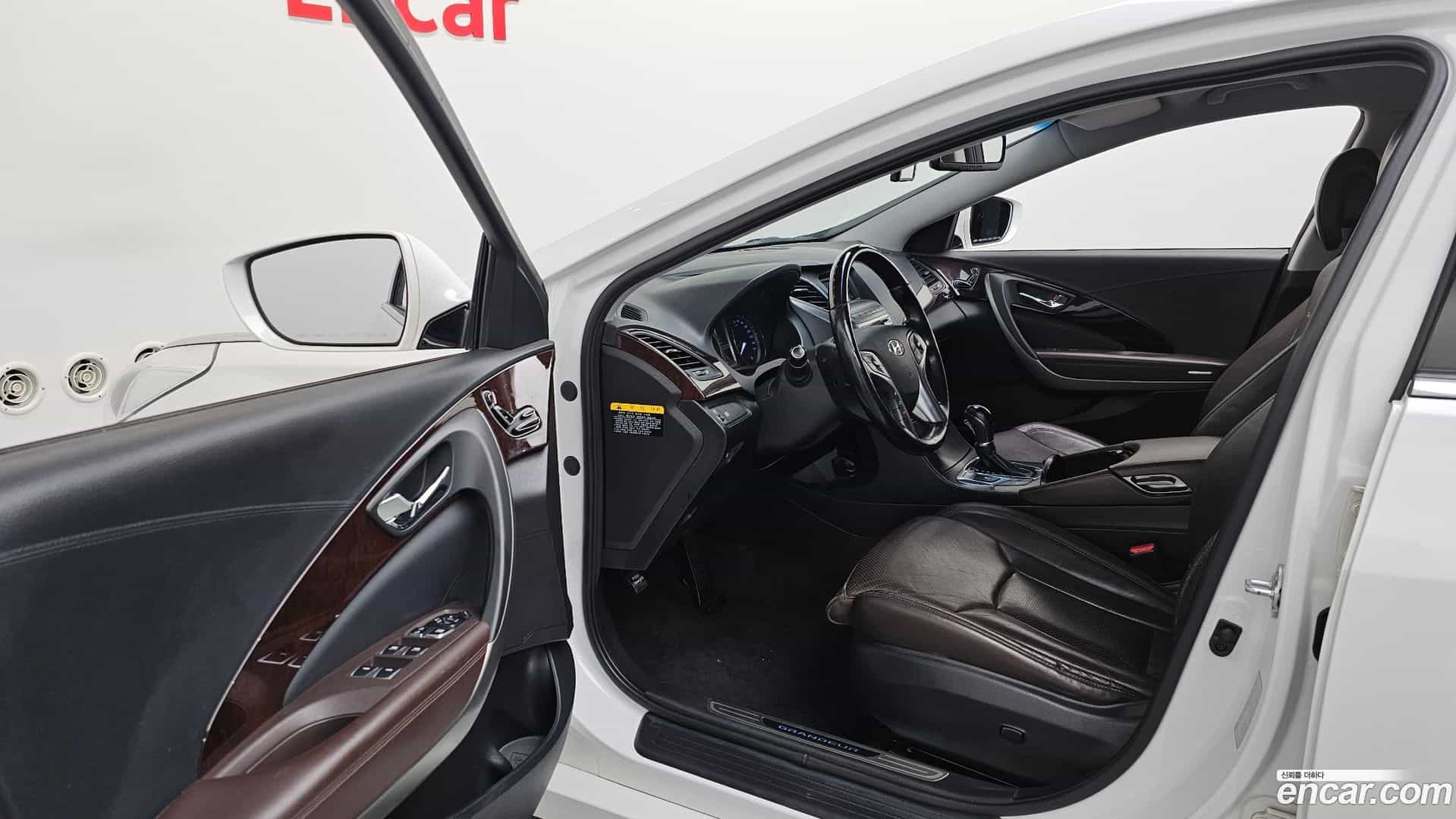 Grandeur Hyundai 2014.11-INNER-010