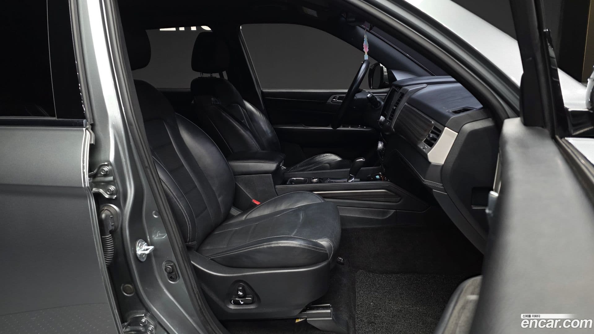 Main__Slider__Photo:Rexton KG_Mobility_Ssangyong 2017.5-10