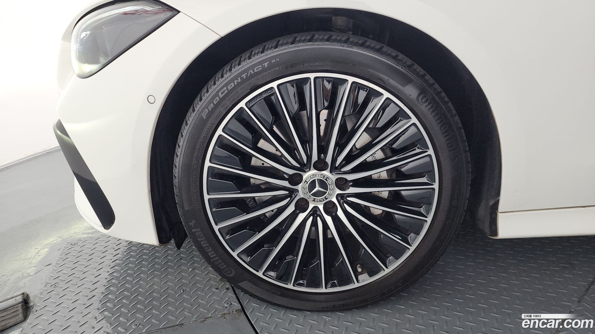 Main__Slider__Photo:CLE-Class Mercedes-Benz 2024.4-4