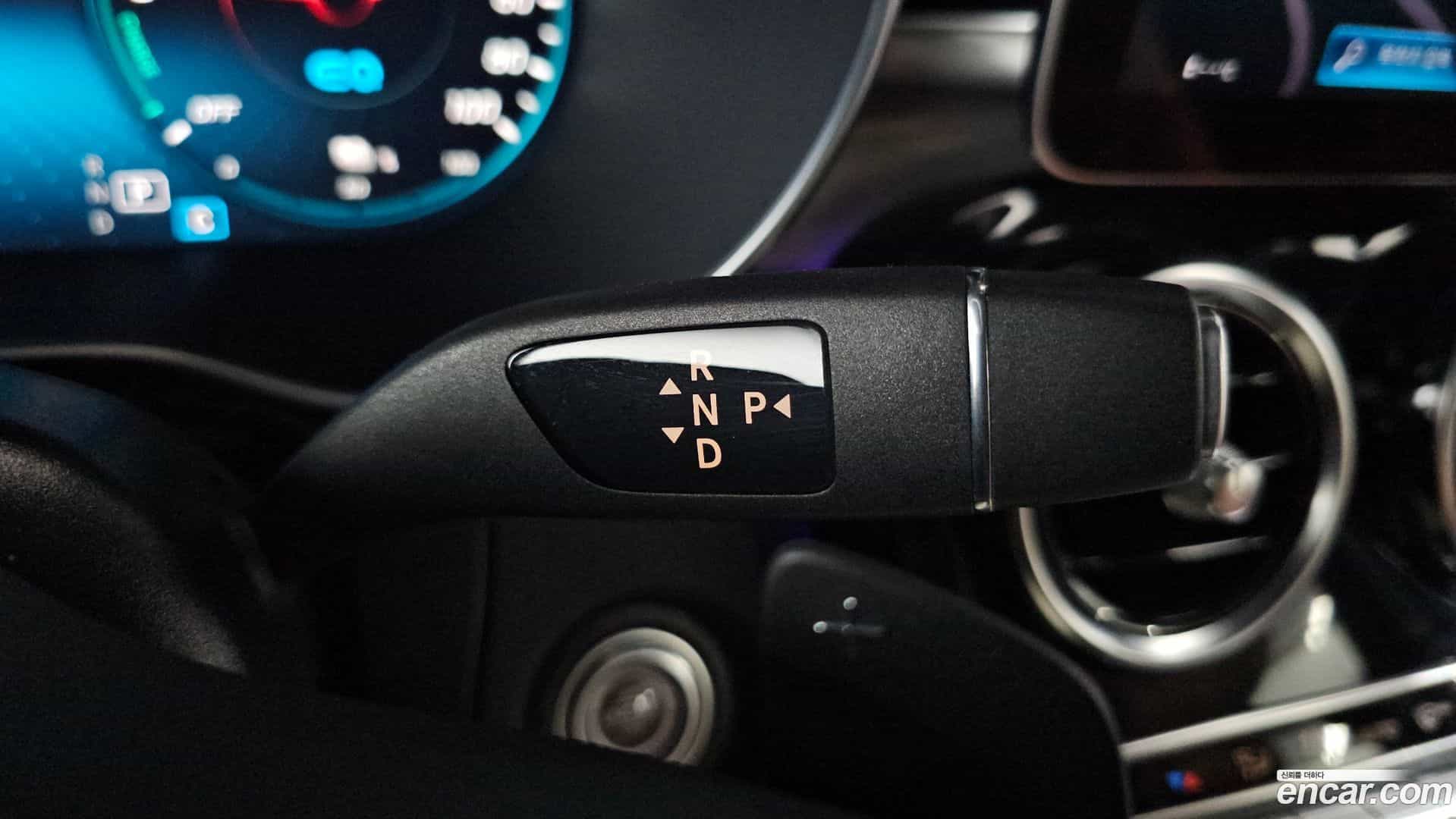 GLC-Class Mercedes-Benz 2022.6-INNER-009