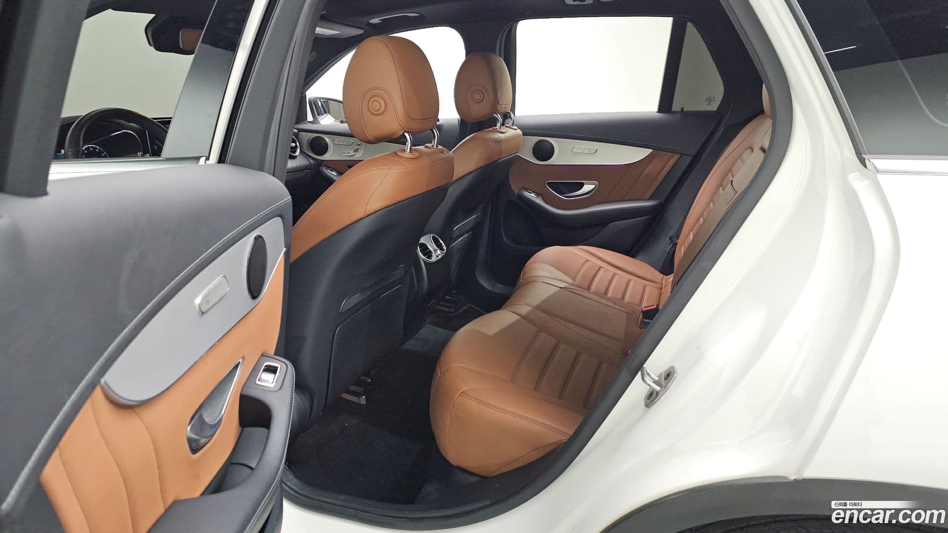 Main__Slider__Photo:GLC-Class Mercedes-Benz 2022.6-12