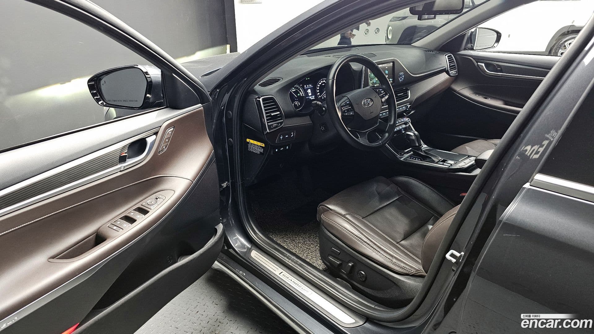 Main__Slider__Photo:Grandeur Hyundai 2018.4-9