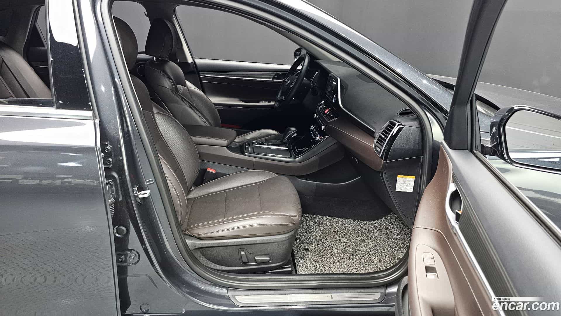 Grandeur Hyundai 2018.4-OPTION-015