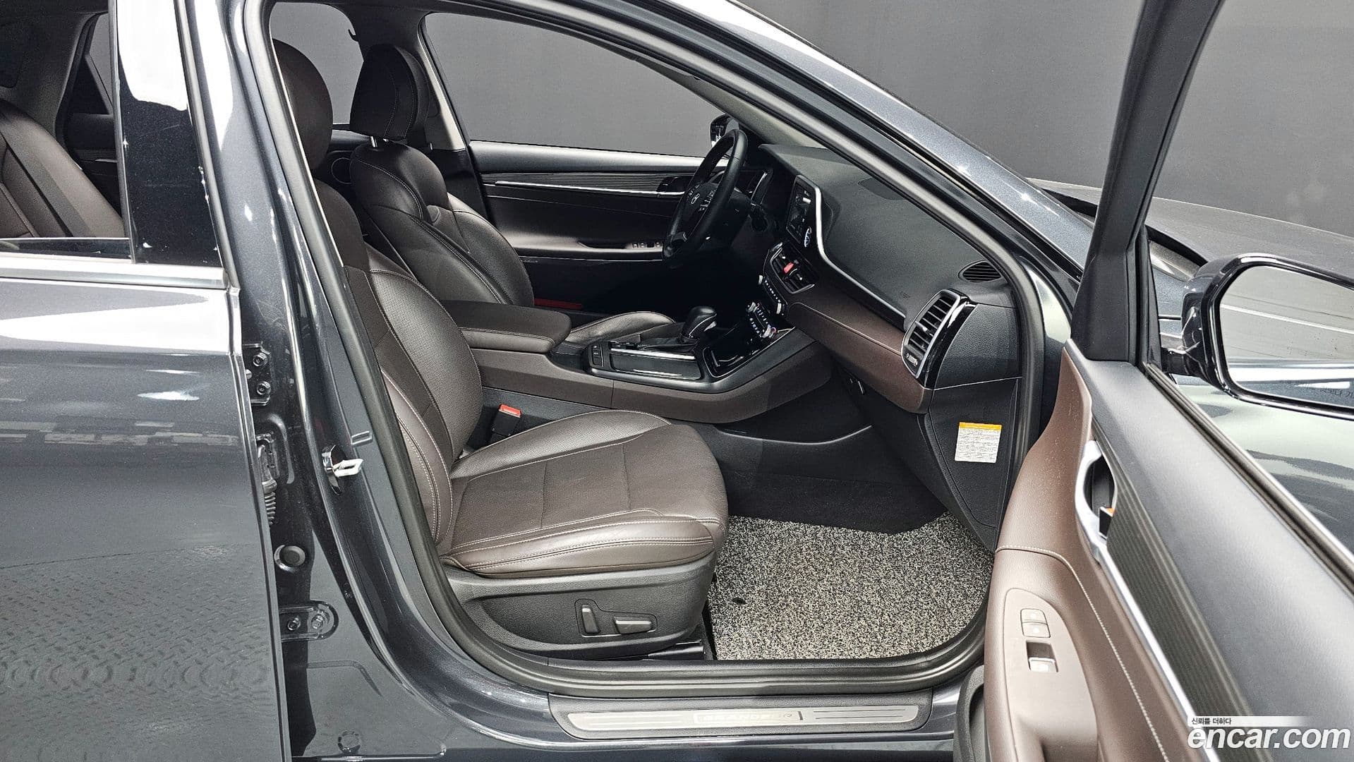 Main__Slider__Photo:Grandeur Hyundai 2018.4-10