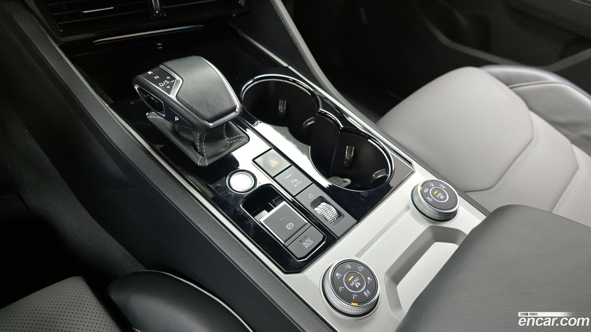 Main__Slider__Photo:Touareg Volkswagen 2023.11-8