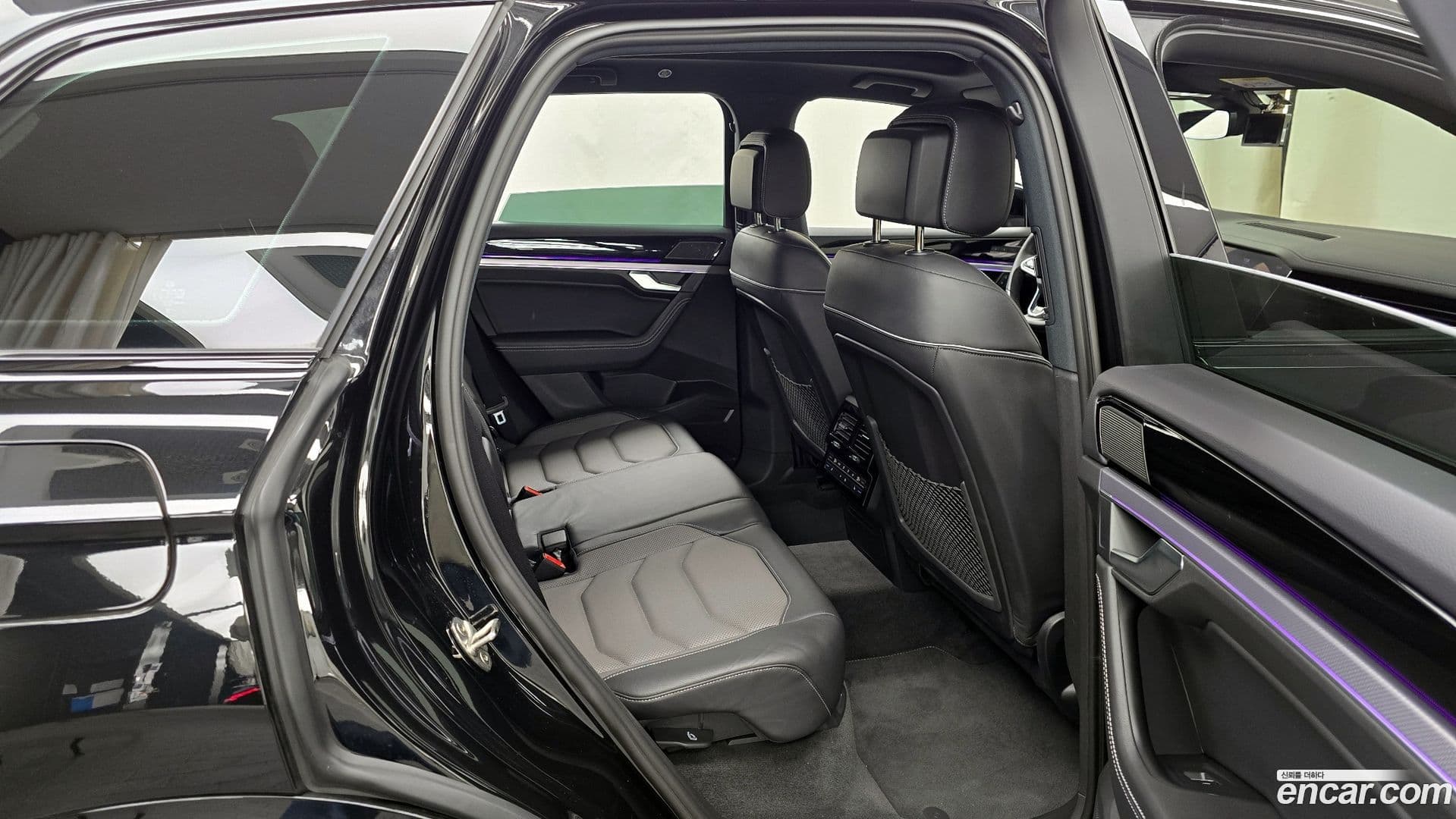 Main__Slider__Photo:Touareg Volkswagen 2023.11-11