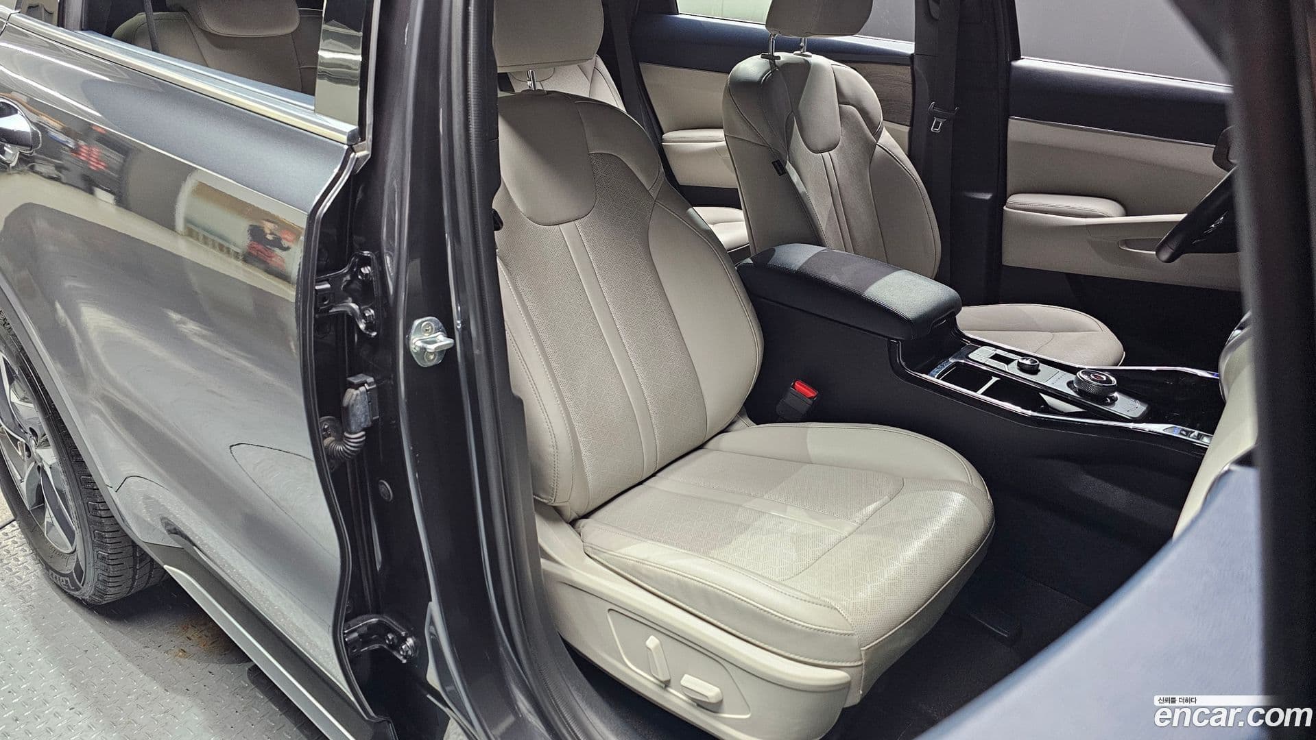 Main__Slider__Photo:Sorento Kia 2022.0-10