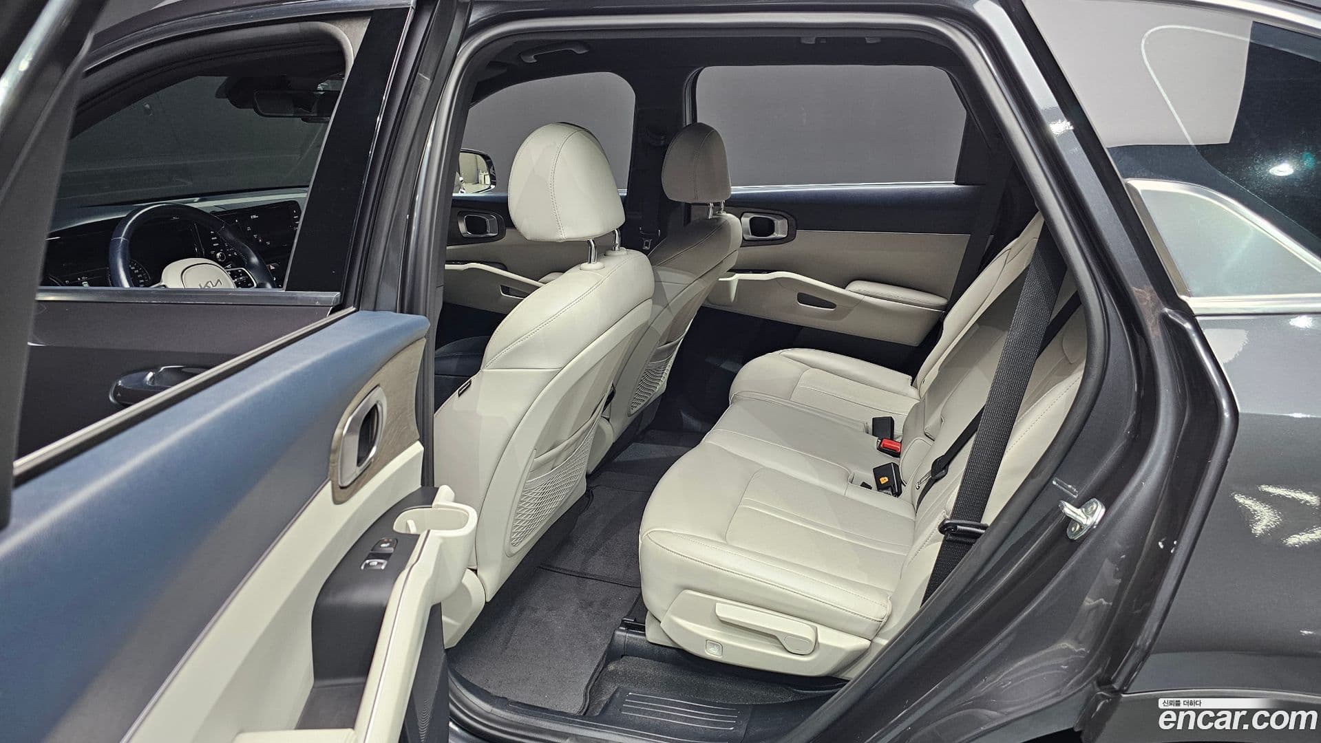 Main__Slider__Photo:Sorento Kia 2022.0-12