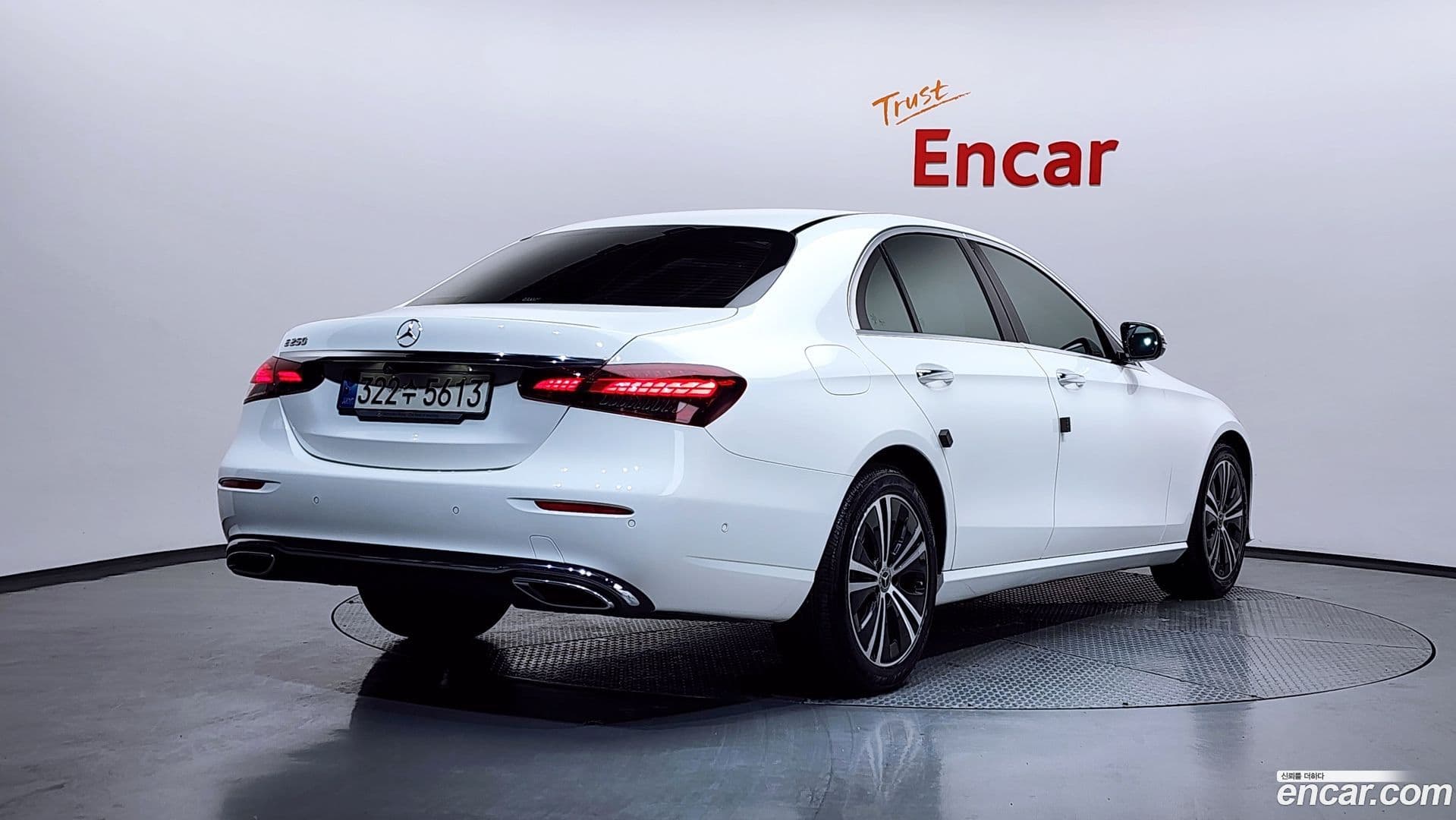 Main__Slider__Photo:E-Class Mercedes-Benz 2021.4-1