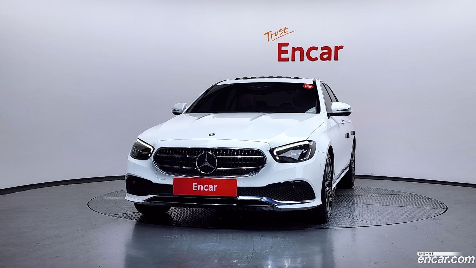 Main__Slider__Photo:E-Class Mercedes-Benz 2021.4-2