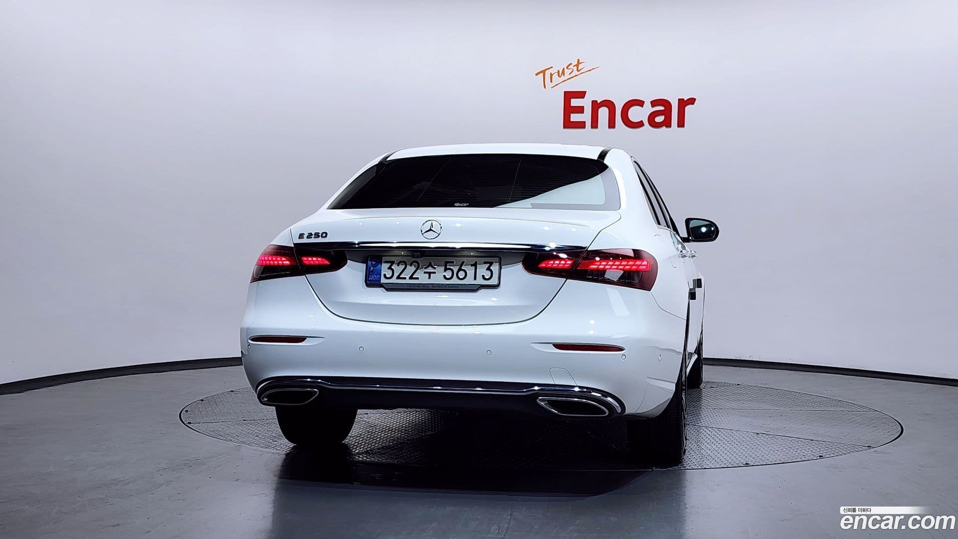 Main__Slider__Photo:E-Class Mercedes-Benz 2021.4-3