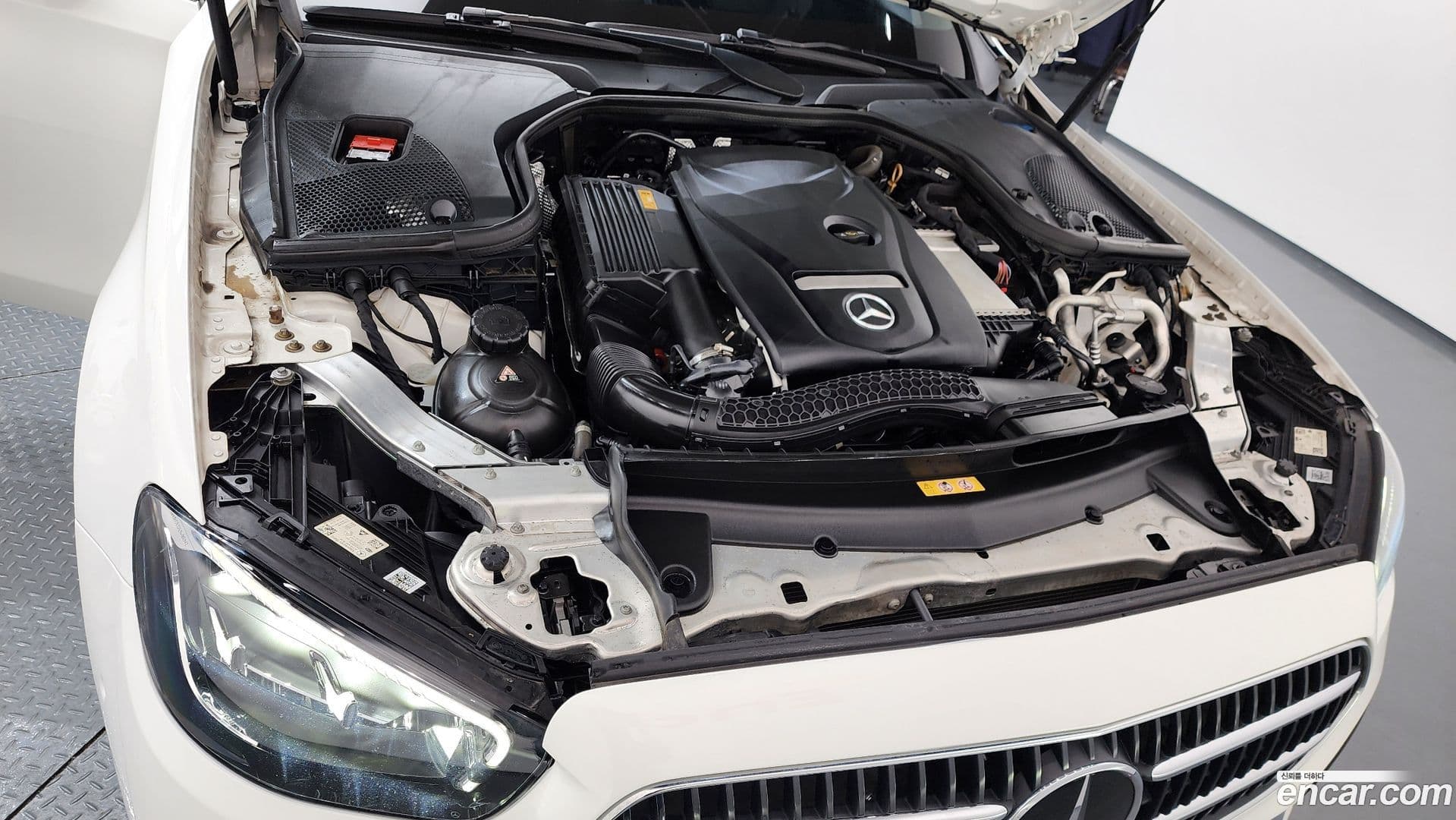 Main__Slider__Photo:E-Class Mercedes-Benz 2021.4-5