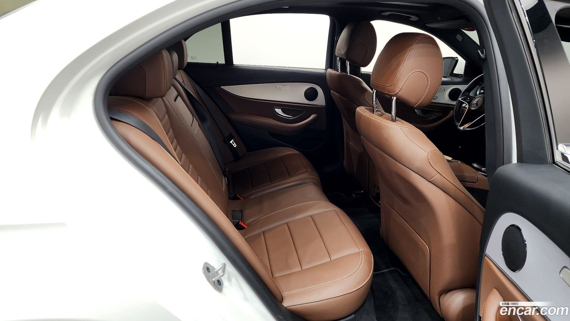 Main__Slider__Photo:E-Class Mercedes-Benz 2021.4-11